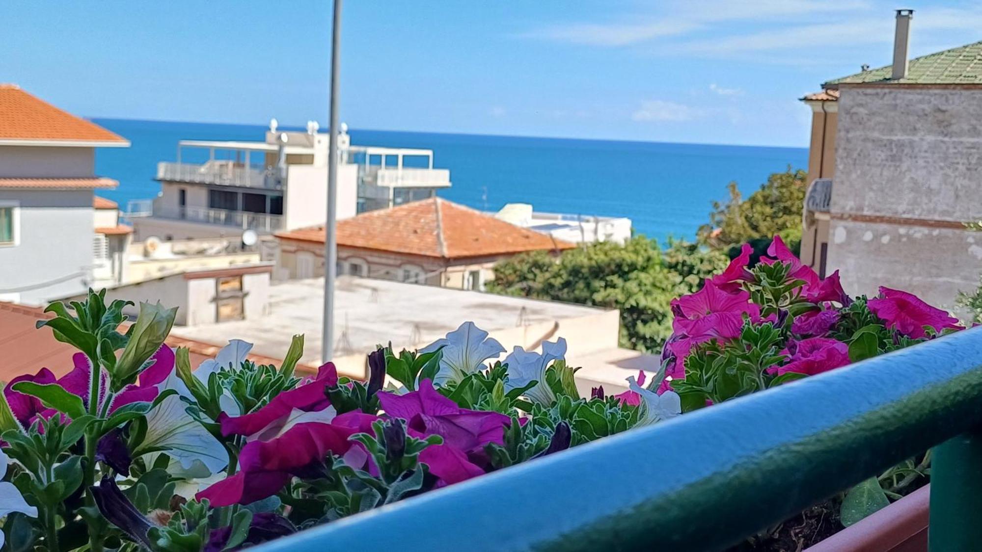 La Casa Del Sole Lägenhet San Vito Chietino Exteriör bild